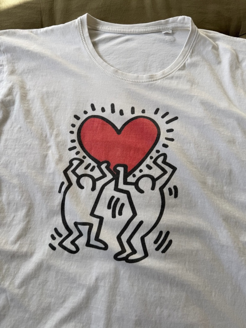 Keith Haring Holding Heart Graphic EU Size 3XL T-Shirt